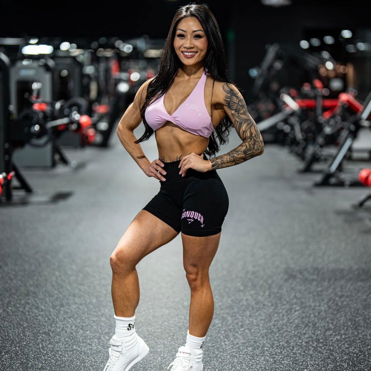 "Conquer" Seamless Shape Shorts Black/Pink